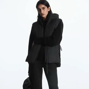 Cos Padded Hooded Vest 🖤